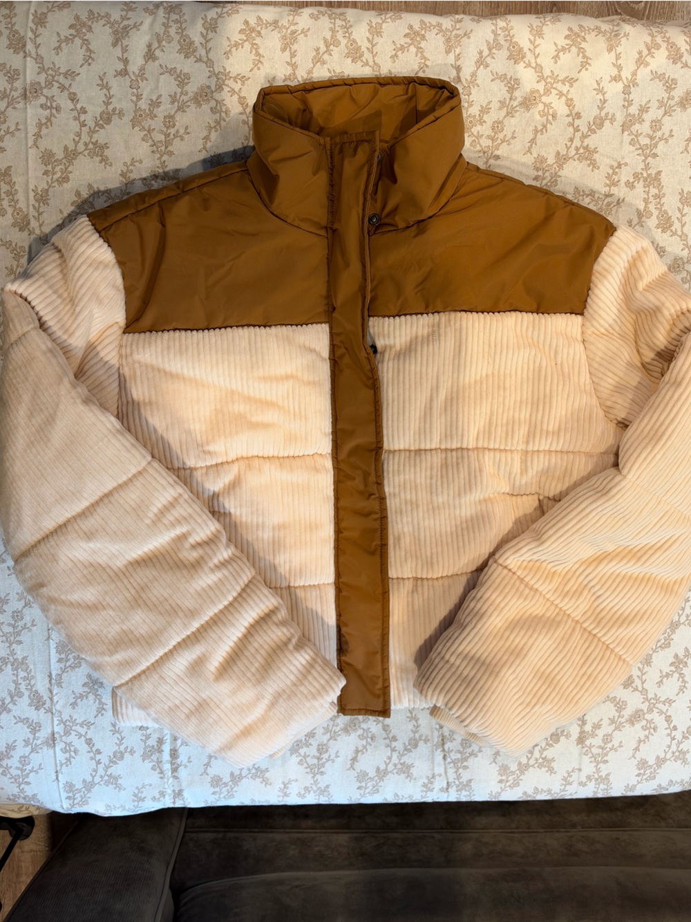 NWT RVCA warm puffer coat, tan and white sz small